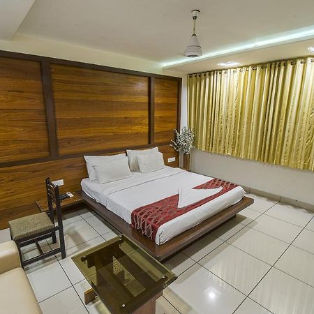 Hotel Radiant Kolhapur Extérieur photo