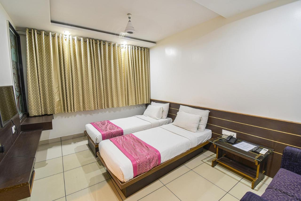 Hotel Radiant Kolhapur Extérieur photo